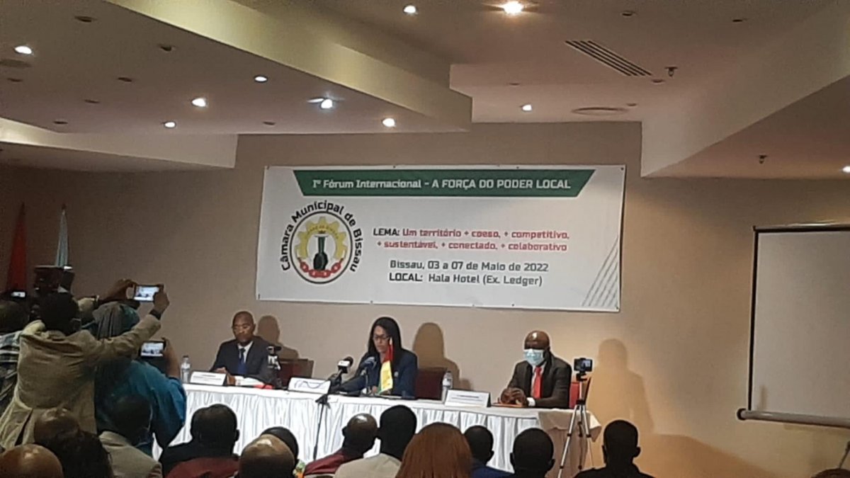 Abertura do forum c minist Neg Estr centro e presid camara direita