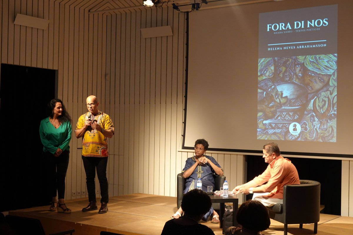 Apresentacao do livro Fora di Nos_DSC07484