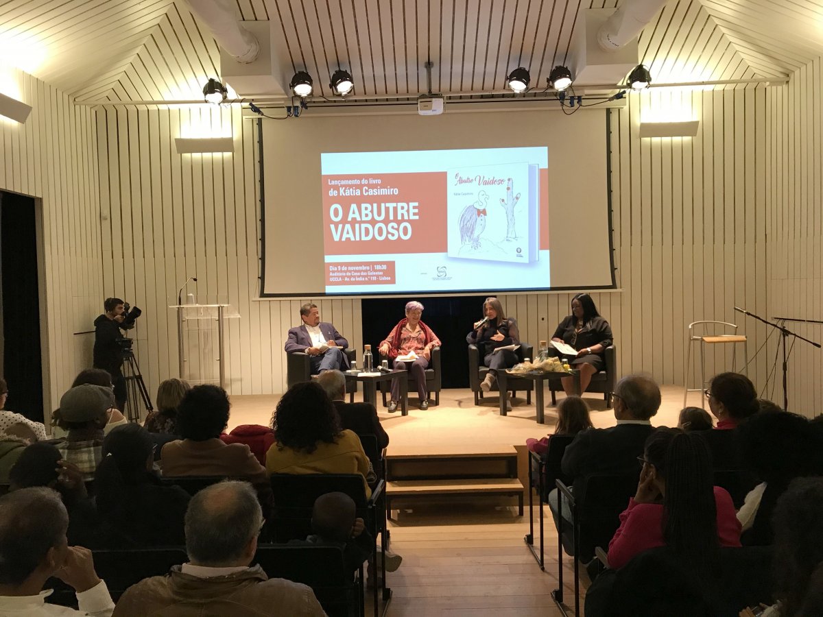Apresentação do livro O Abutre Vaidoso_1660