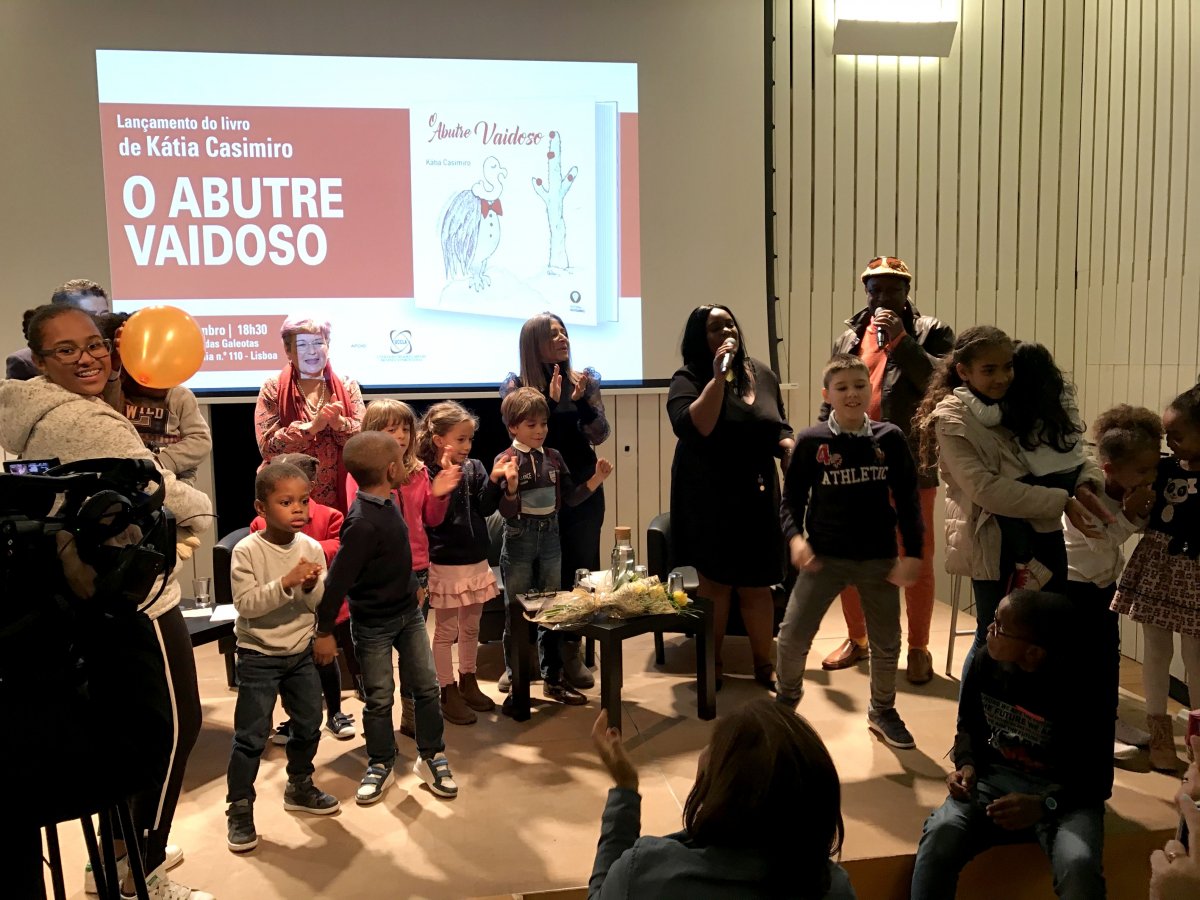 Apresentação do livro O Abutre Vaidoso_1718