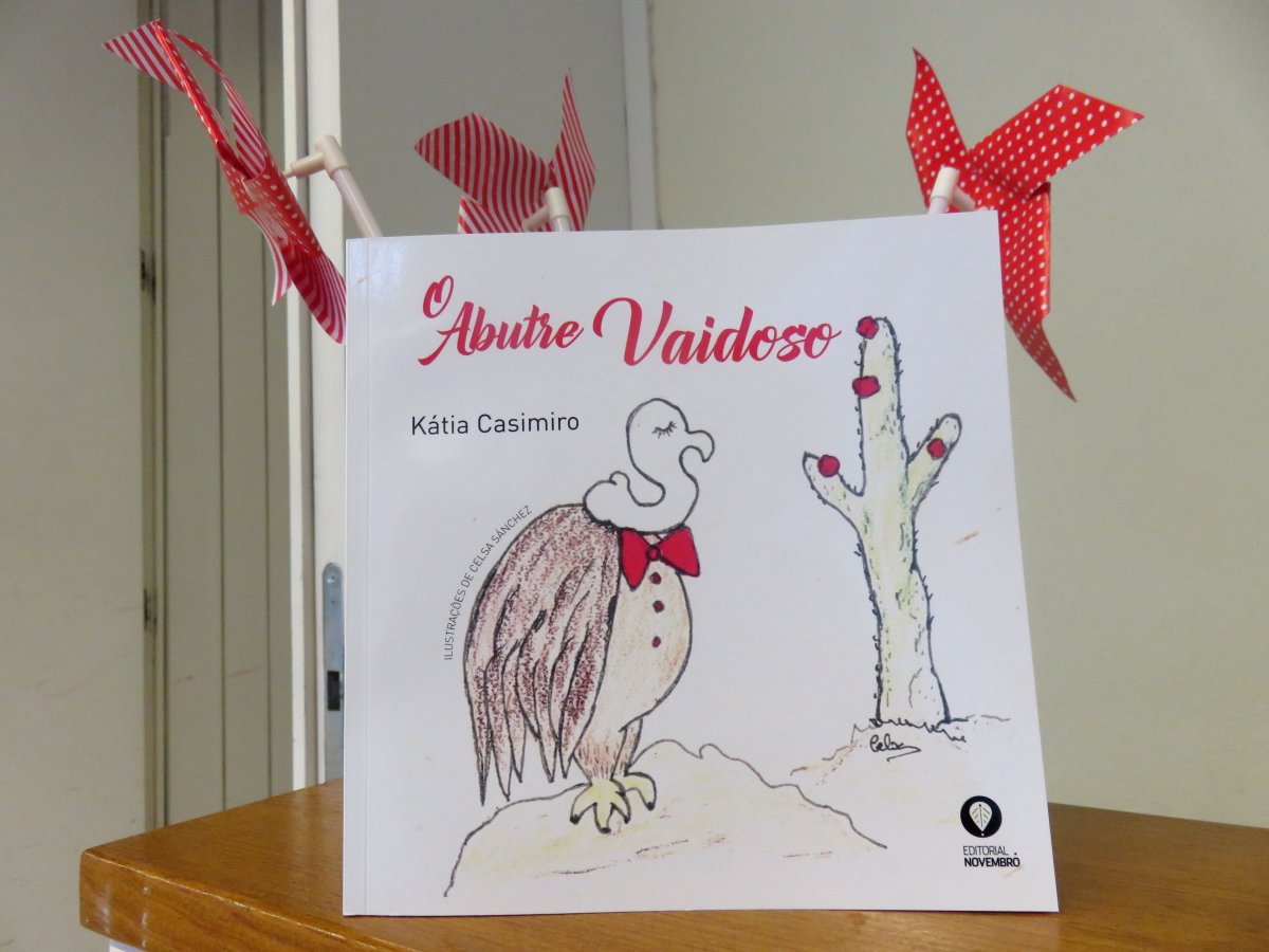 Apresentação do livro O Abutre Vaidoso_9697
