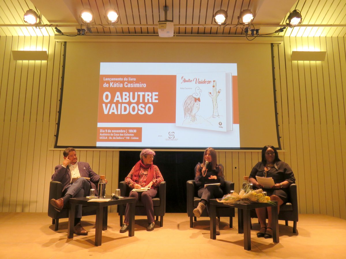 Apresentação do livro O Abutre Vaidoso_9716