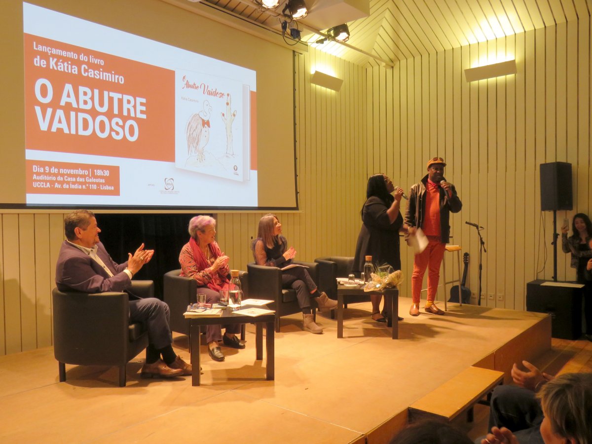 Apresentação do livro O Abutre Vaidoso_9811