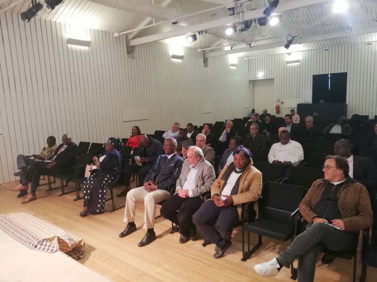 Autarcas de Moçambique avaliam investimentos em Portugal_160851