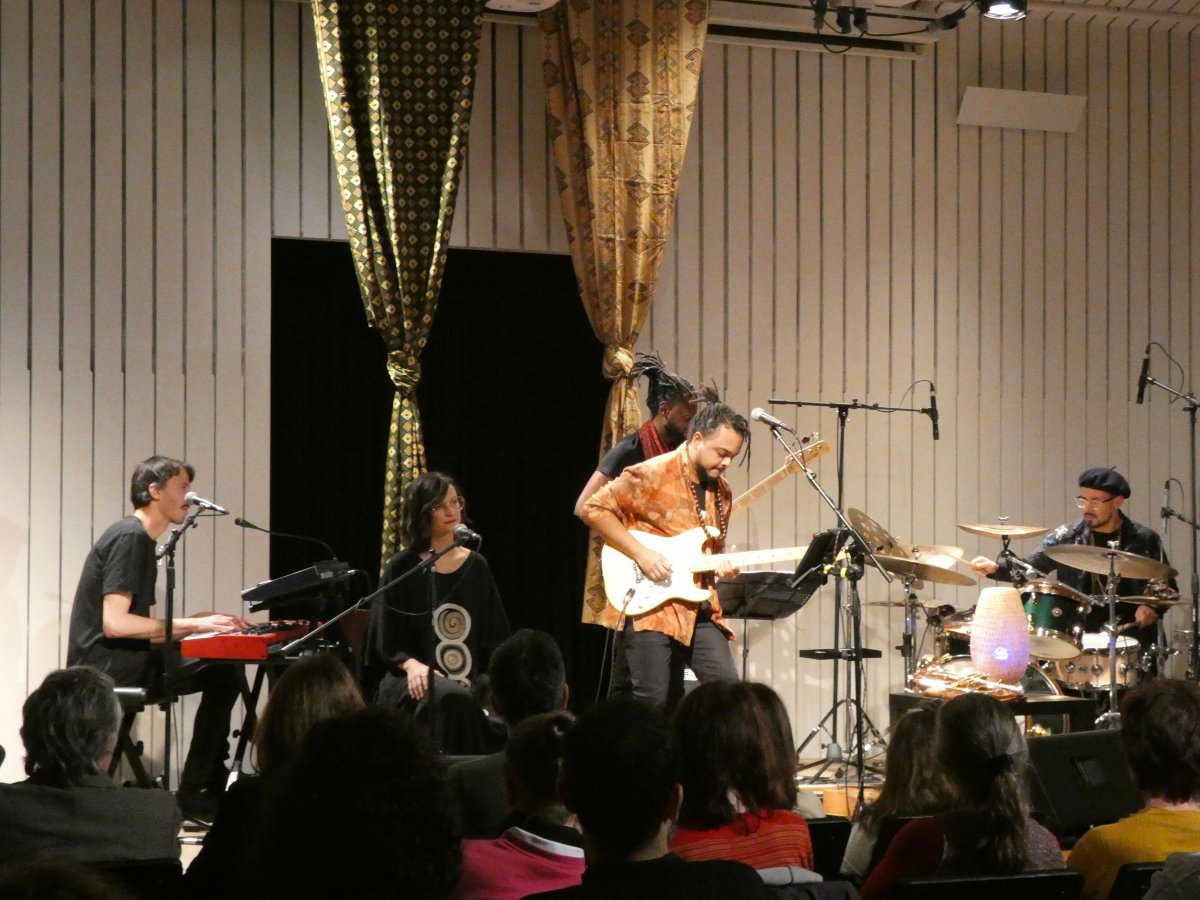 Concerto ao vivo na UCCLA com Djâmen_P1000777