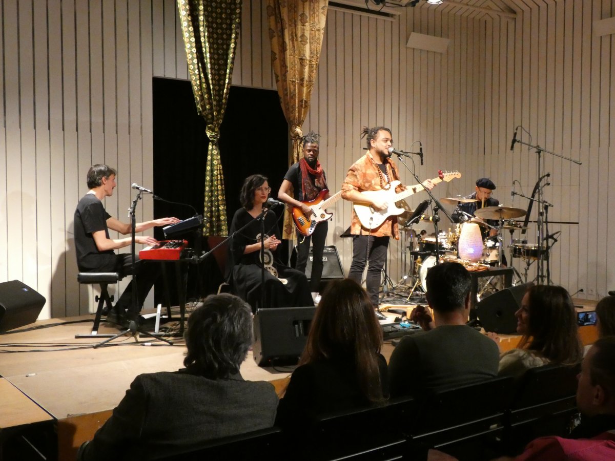 Concerto ao vivo na UCCLA com Djâmen_P1000787