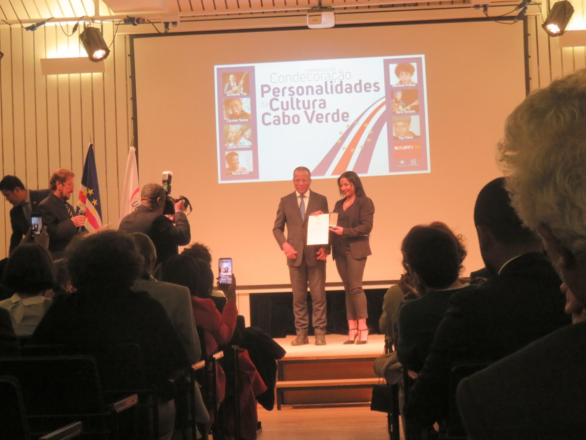 Condecoracao a personalidades Cabo Verde_6696_em nome de Sara Tavares