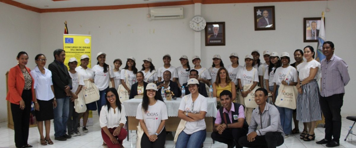 Foto grupo formandas dia 20 Nov23