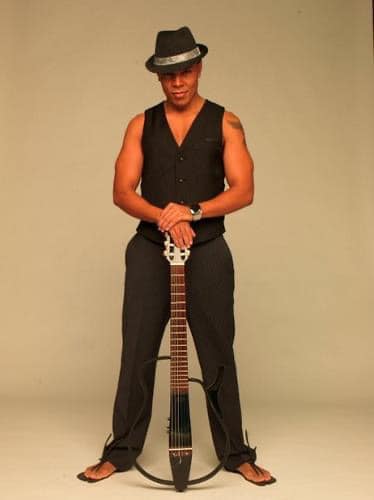 Guitarra a leiloar_