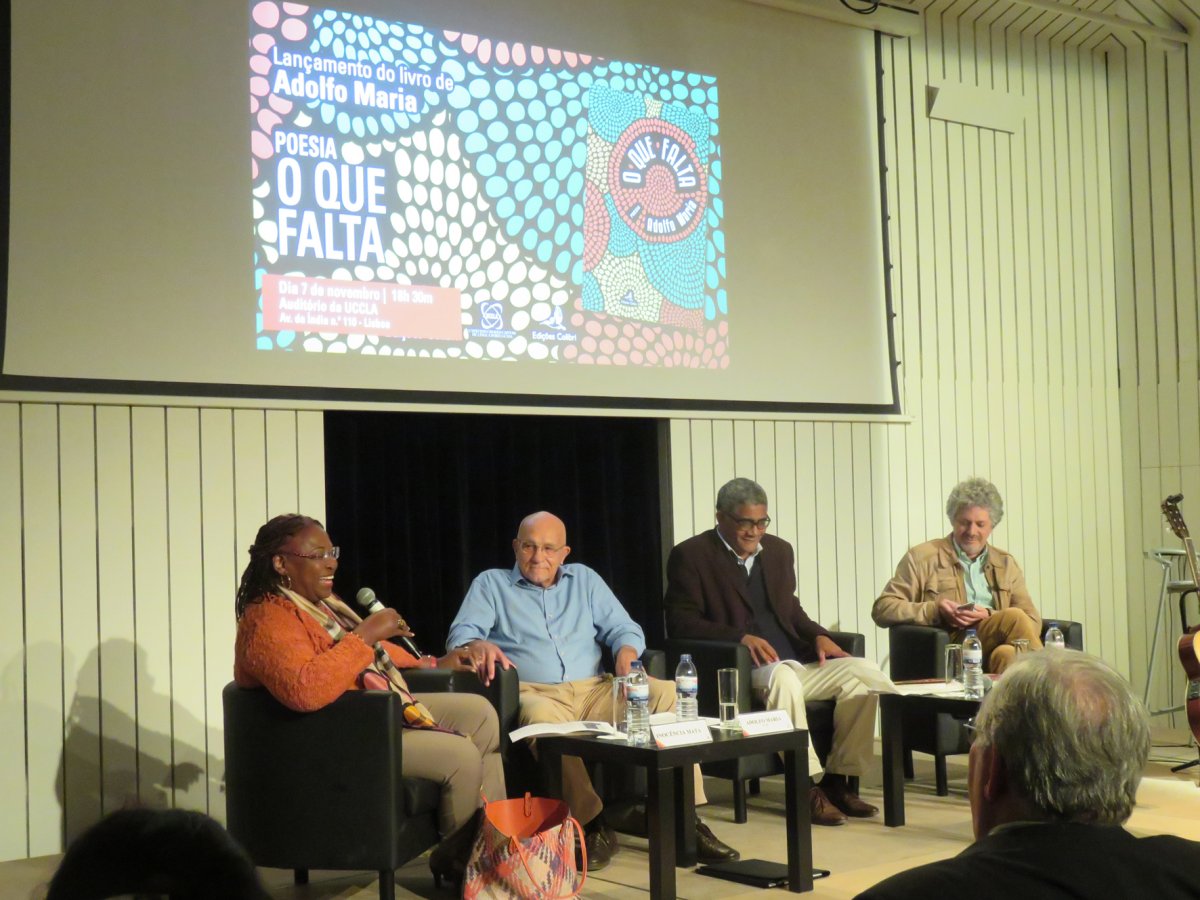Lancamento do livro de poesia de Adolfo Maria_3263