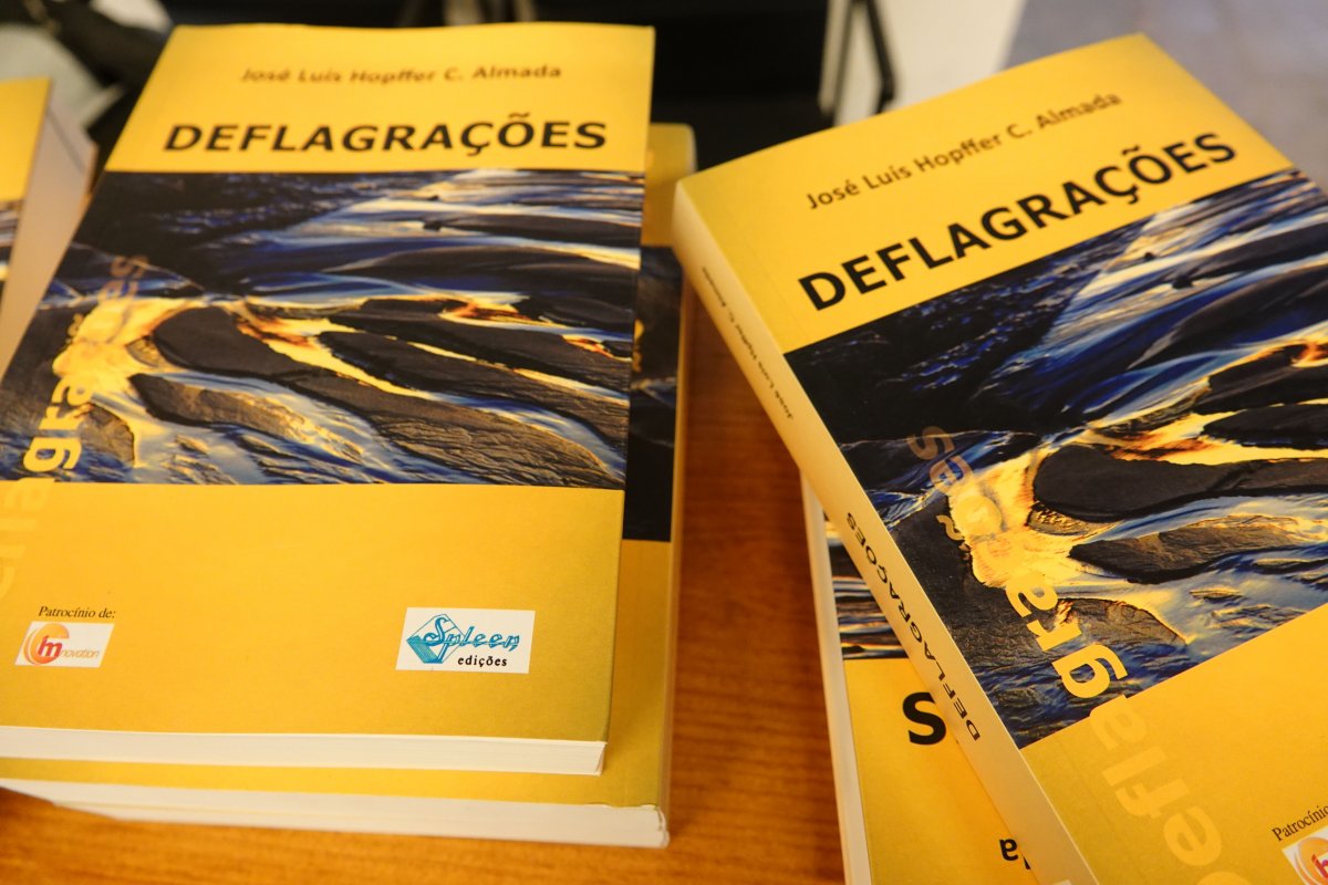 UCCLA recebeu lançamento do livro “Deflagrações” de José Luís Hopffer Almada 