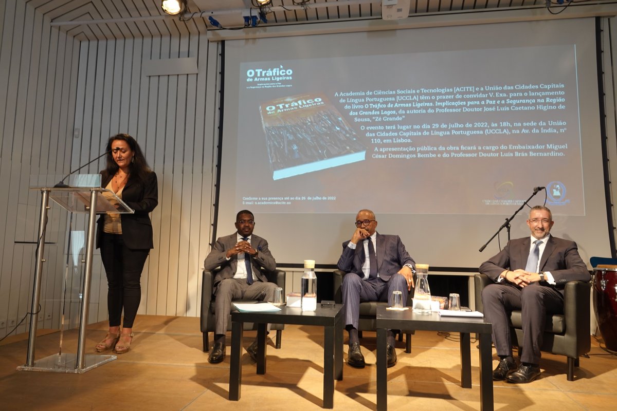 Lançamento do livro O Tráfico de Armas Ligeiras_DSC05514