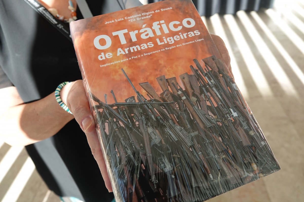 Lançamento do livro O Tráfico de Armas Ligeiras_DSC05526