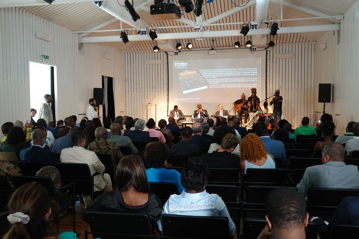 Lançamento do livro O Tráfico de Armas Ligeiras_DSC05542