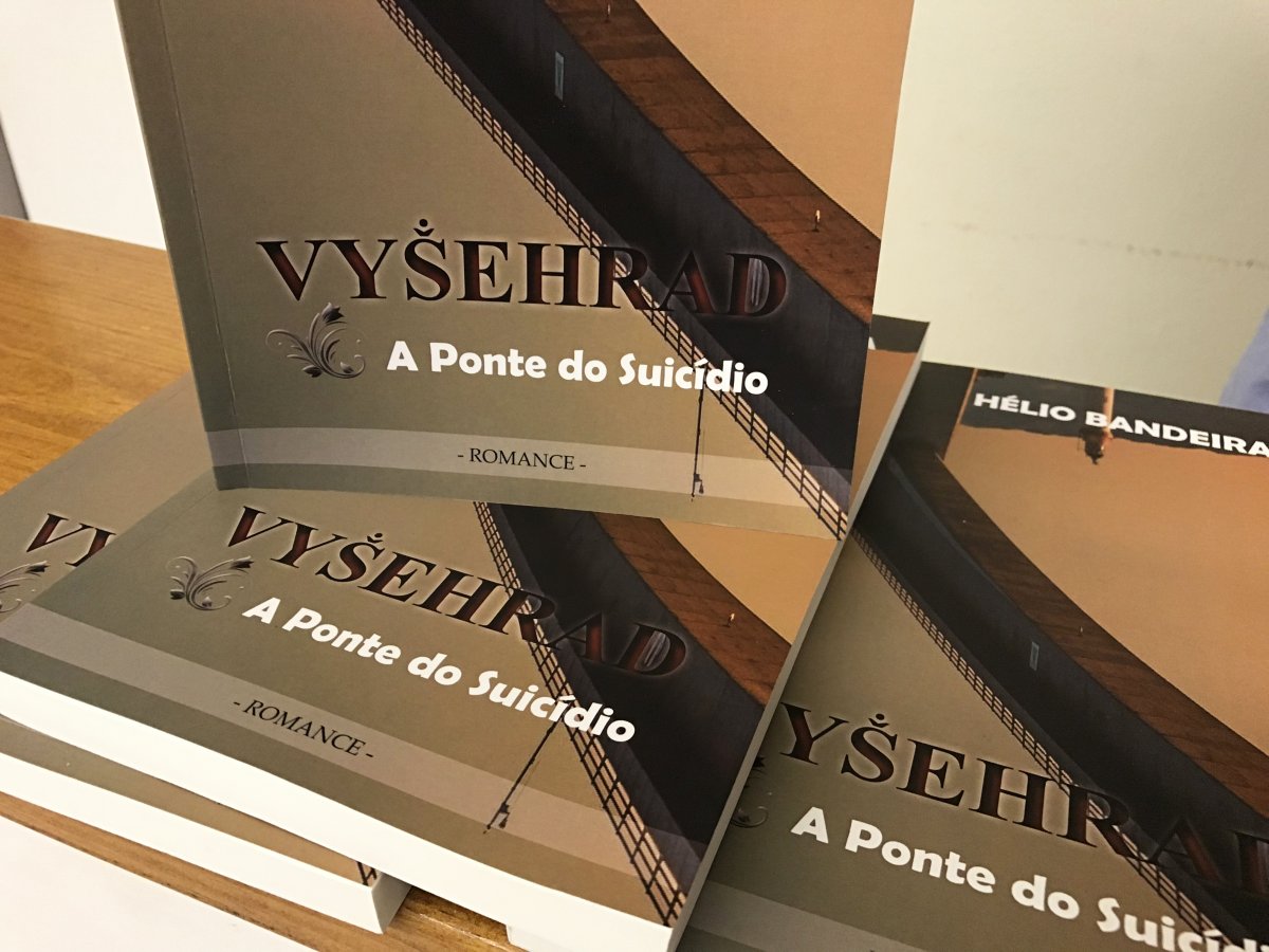 Lançamento do livro VYṦEHRAD - A Ponte do Suicídio de Helio Bandeira