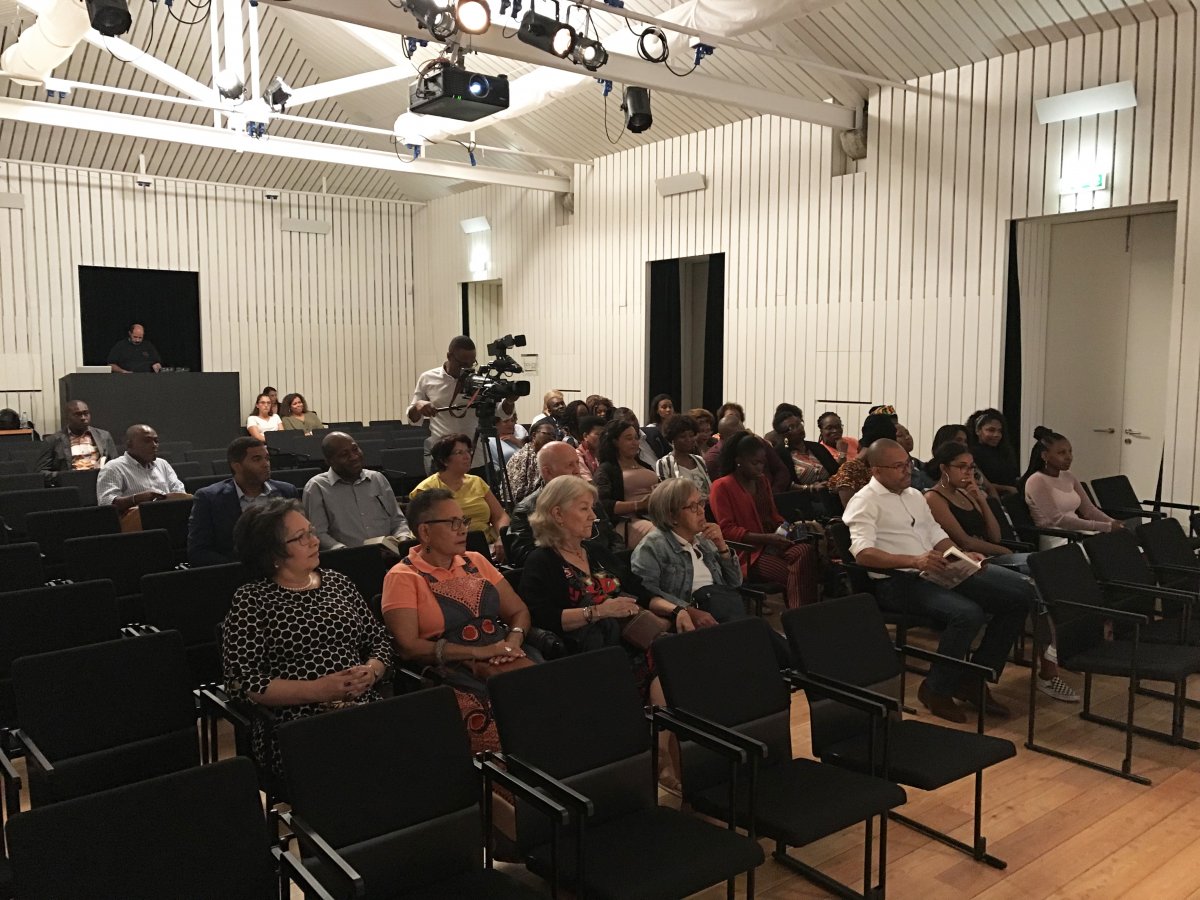 Lançamento do livro VYṦEHRAD - A Ponte do Suicídio de Helio Bandeira_0330
