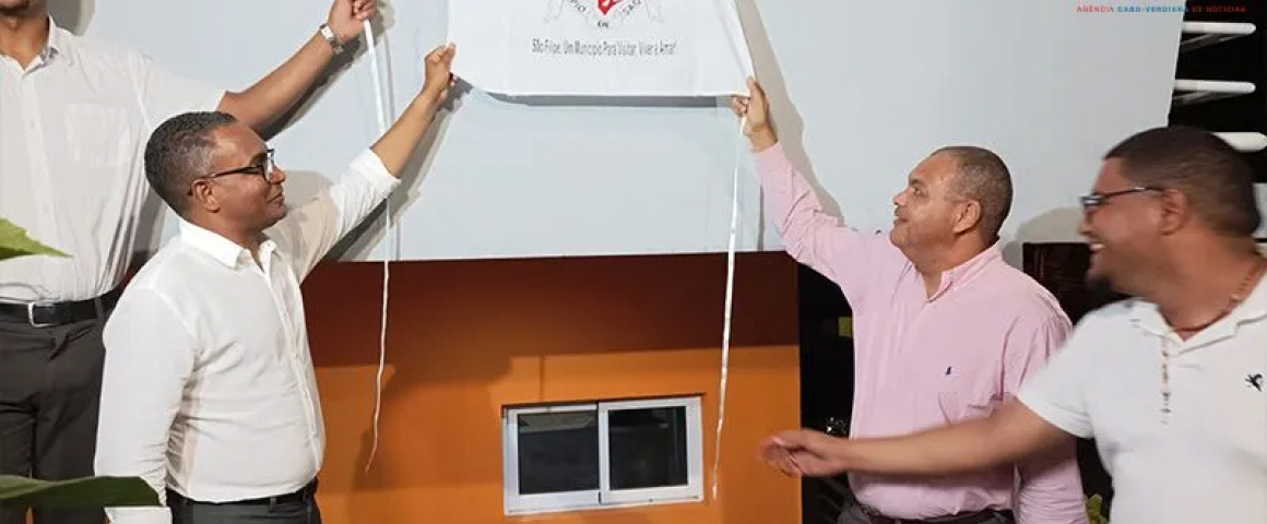 São Filipe inaugurou praça com parque infantil e internet gratuita