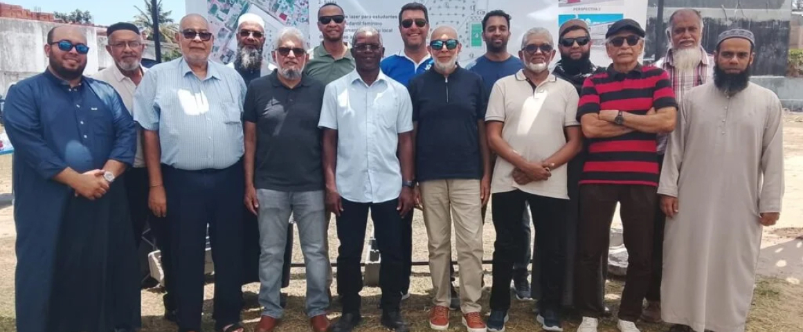 Colocação da primeira pedra para a construção da Escola Comunitária da AMS