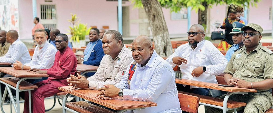 Escolas do Dondo beneficiam de novas carteiras