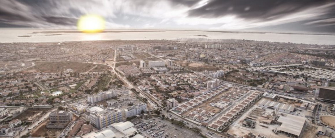 Construção de silo de estacionamento em Luanda