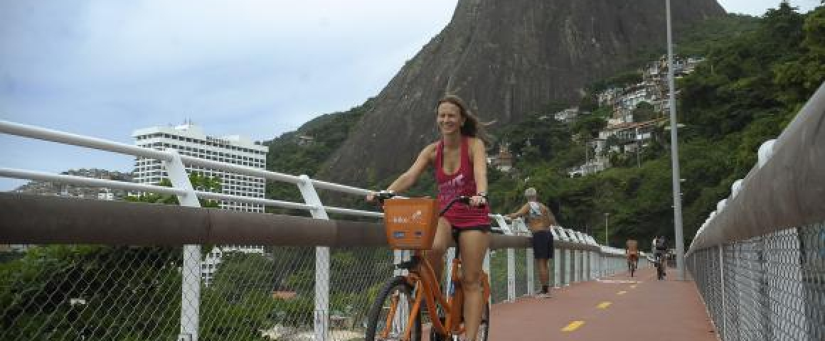 Rio inaugura ciclovia ao longo da Avenida Niemeyer