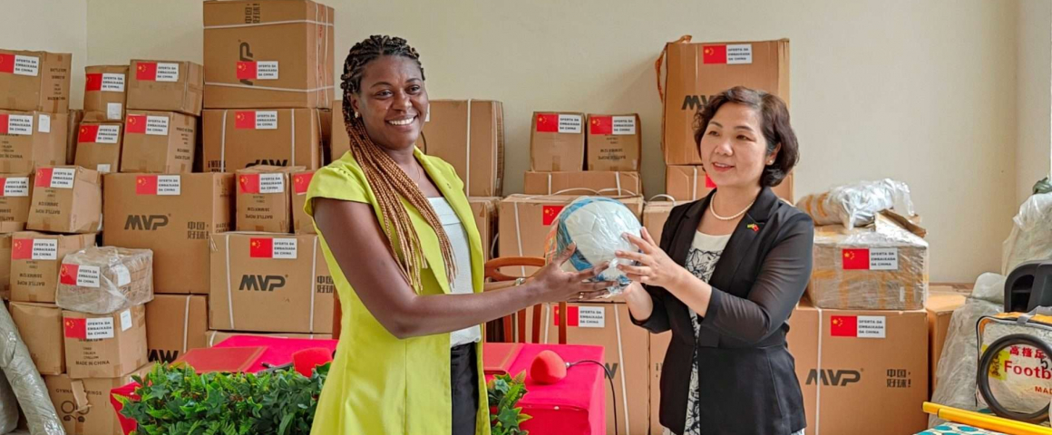 China doa equipamentos desportivos a São Tomé e Príncipe