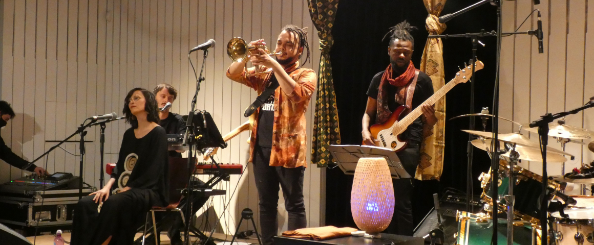 Concerto ao vivo na UCCLA com Djâmen