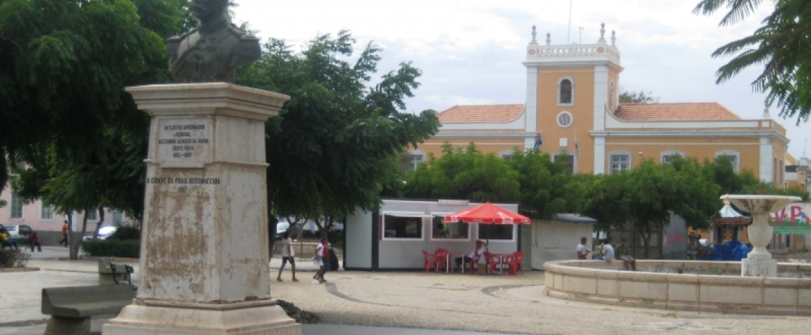 Adaptação da Praça Alexandre de Albuquerque a pessoas com deficiência