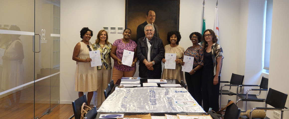 Projeto Construir Futuros de Educação entrega certificados de formação