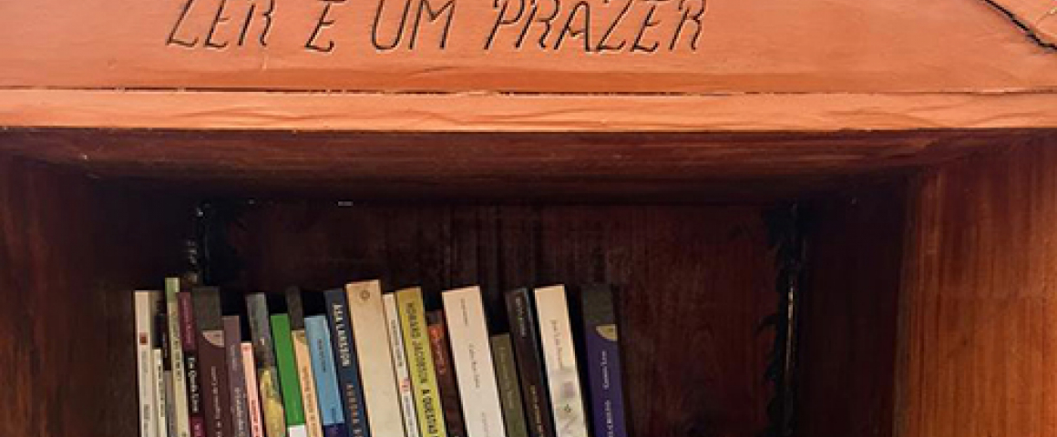 Oferta de publicações portuguesas em Bissau
