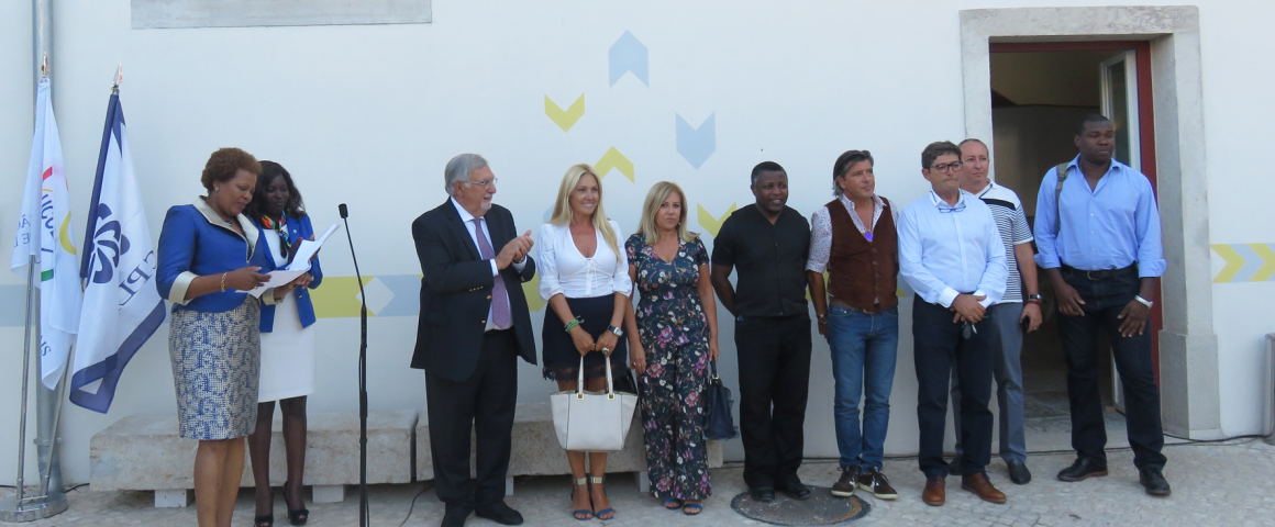 Inauguração da exposição “Artistas Unidos contra a Fome” na UCCLA