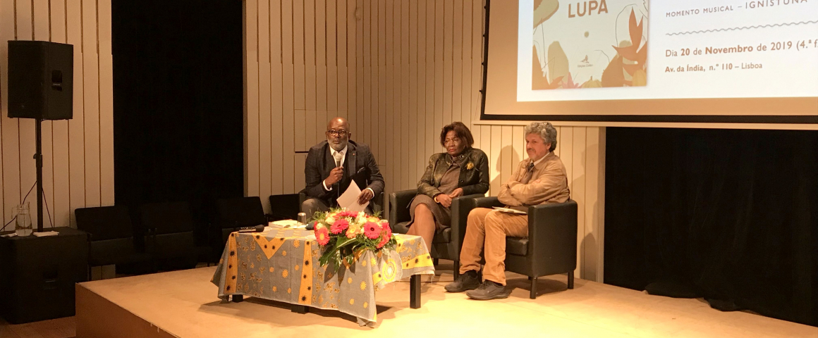 Lançamento do livro “A Ilha é Uma Lupa” na UCCLA