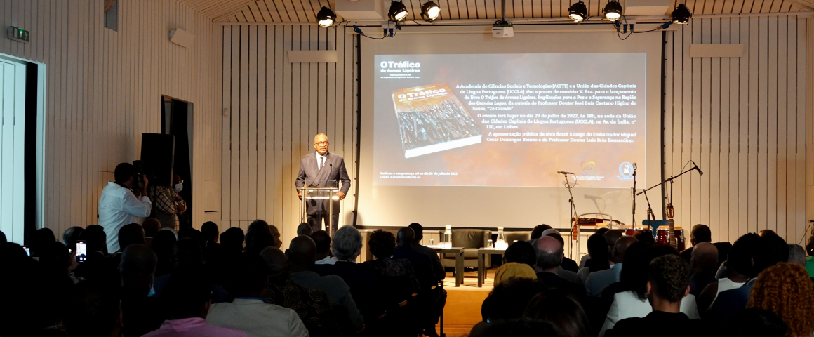 Lançamento do livro “O Tráfico de Armas Ligeiras” de José Luís Higino de Sousa na UCCLA