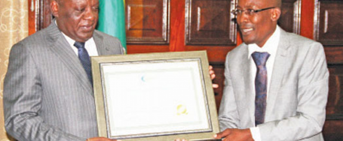 David Simango homenageado em Maputo