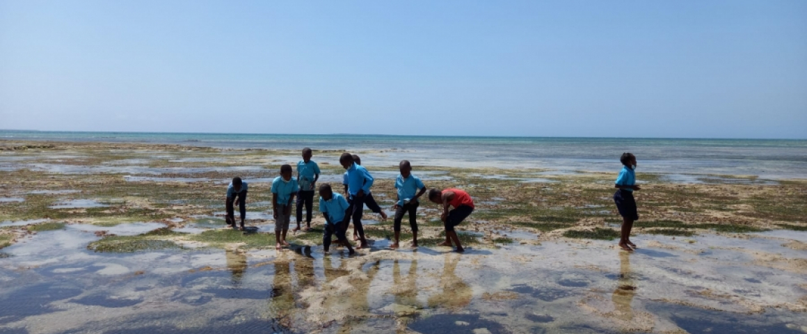 Oficina para crianças “A minha praia” na Ilha de Moçambique