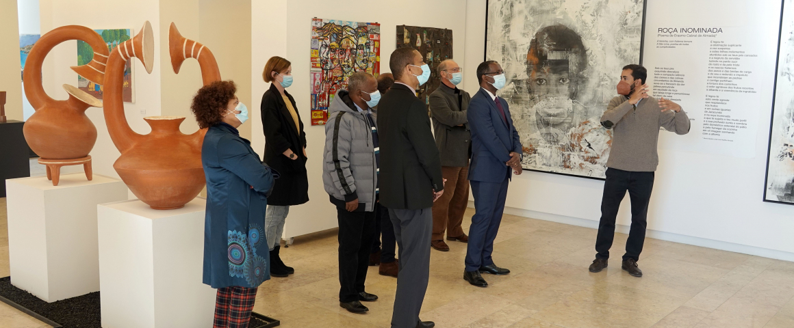 Presidente do Tribunal Constitucional de Cabo Verde visita exposição patente na UCCLA