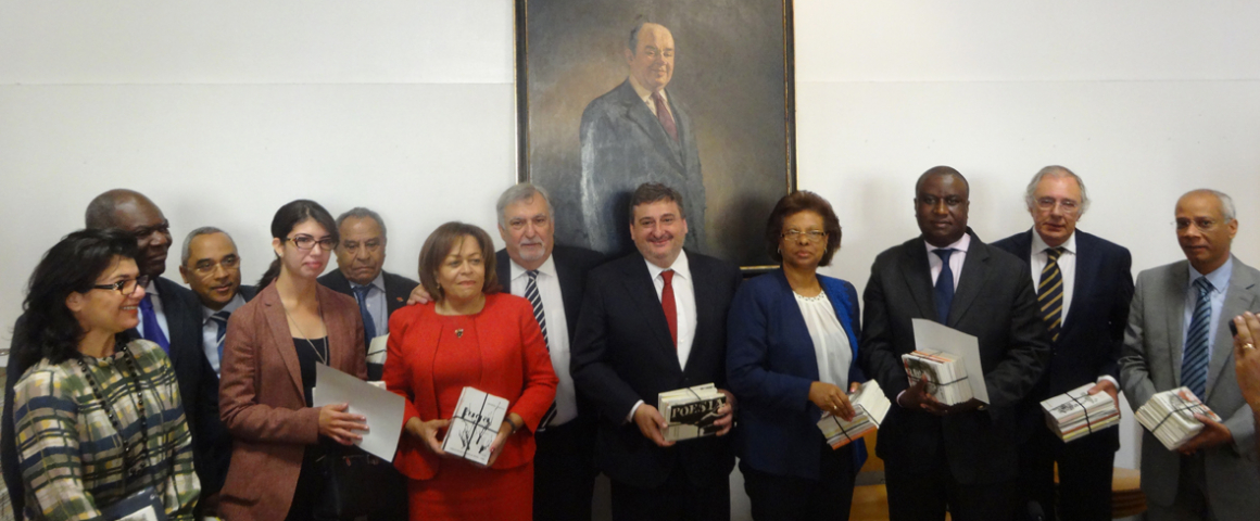 Oferta da coleção de livros da Casa dos Estudantes do Império