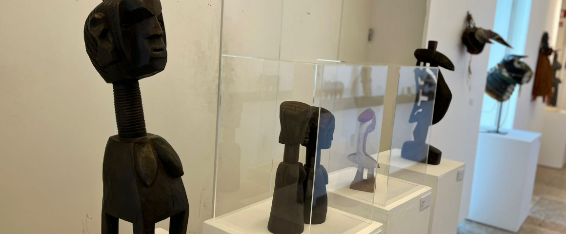 Exposição “Olhares da Guinendade - Artes da Guiné-Bissau” na UCCLA