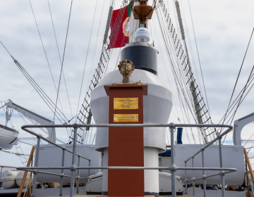 Busto de Luís de Camões a caminho dos Estados Unidos da América