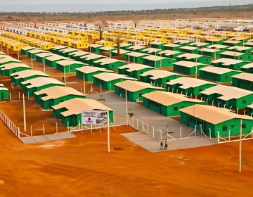 Governador de Luanda anuncia construção de casas sociais em Belas