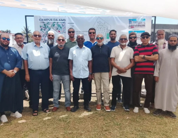 Colocação da primeira pedra para a construção da Escola Comunitária da AMS