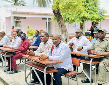 Escolas do Dondo beneficiam de novas carteiras