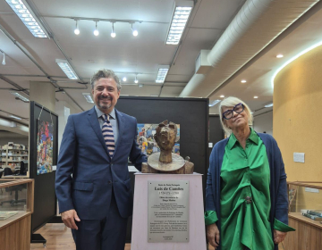 UCCLA oferece busto de Camões à Unesp