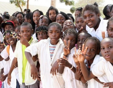 Lançado novo kit escolar para os distritos de Luanda