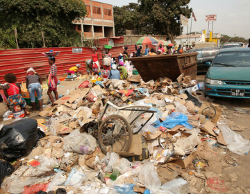 Cobrança da taxa de recolha do lixo em Luanda