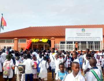 Inauguradas três escolas e uma biblioteca distrital em Luanda