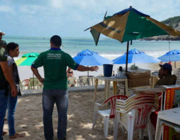 Prefeitura de Natal cria grupo para fiscalizar e ordenar Orla de Ponta Negra