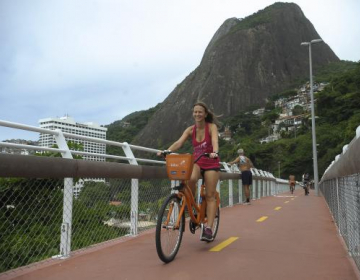 Rio inaugura ciclovia ao longo da Avenida Niemeyer