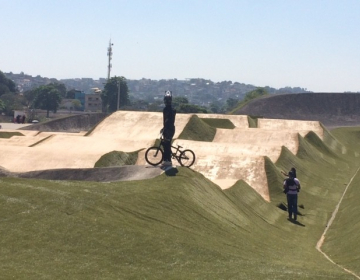 Rio inaugura pista de competição de ciclismo para os Jogos de 2016