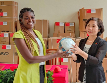 China doa equipamentos desportivos a São Tomé e Príncipe